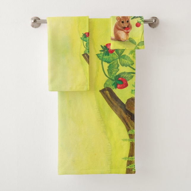 Hazel Dormouse Eating Wild Strawberry Badhandtuch Set (Insitu)