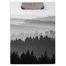 Hazy Forest Hills Schwarz-Weiß Landschaft Foto Klemmbrett