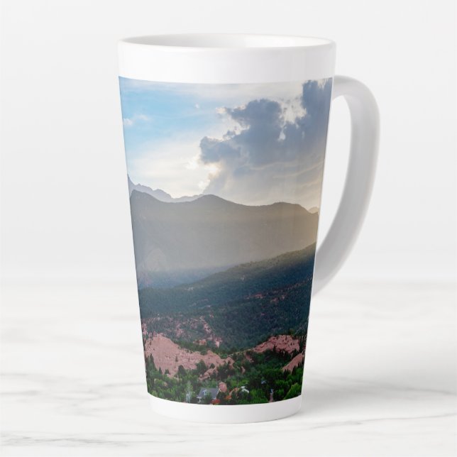 Hazy Pikes Peak Sunset Latte Tasse (Rechte Ecke)