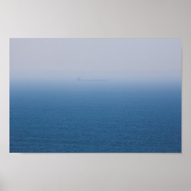 Hazy Ship, Lake Michigan Poster (Vorne)