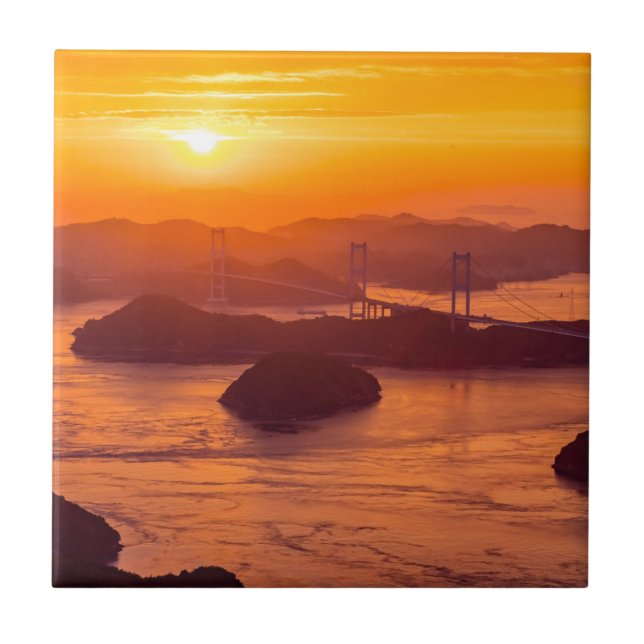 Hazy Sonnenuntergang auf der Kurushima Kaikyo Brid Fliese (Vorderseite)