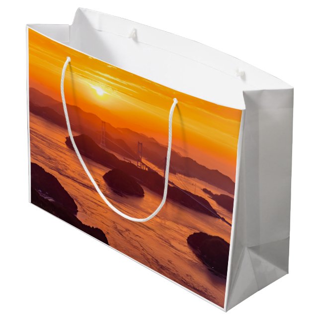 Hazy Sonnenuntergang auf der Kurushima Kaikyo Brid Große Geschenktüte (Rückseite Schrägansicht)