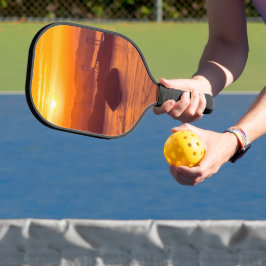 Hazy Sonnenuntergang auf der Kurushima Kaikyo Brid Pickleball Schläger
