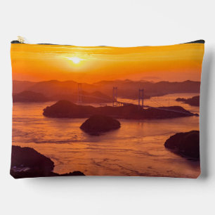 Hazy Sonnenuntergang auf der Kurushima Kaikyo Brid Zubehörtasche