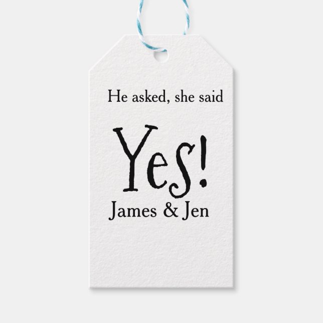 He asked she said yes engagement party name simple geschenkanhänger (Vorderseite)