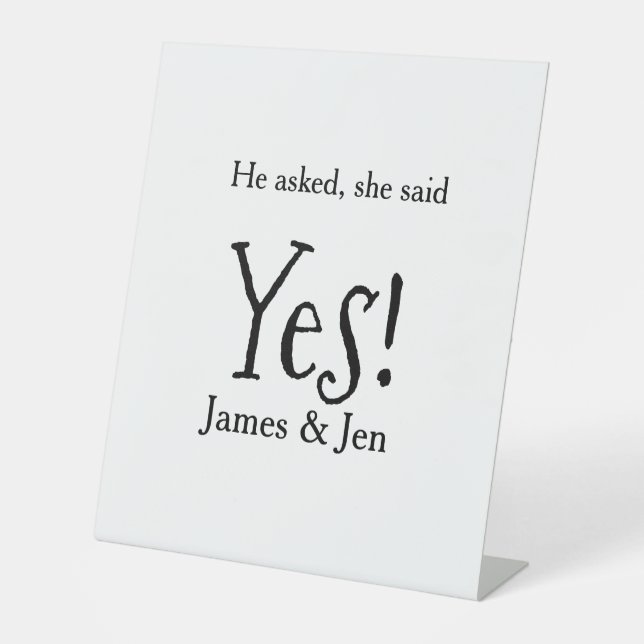 He asked she said yes engagement party name simple sockelschild (Vorderseite)