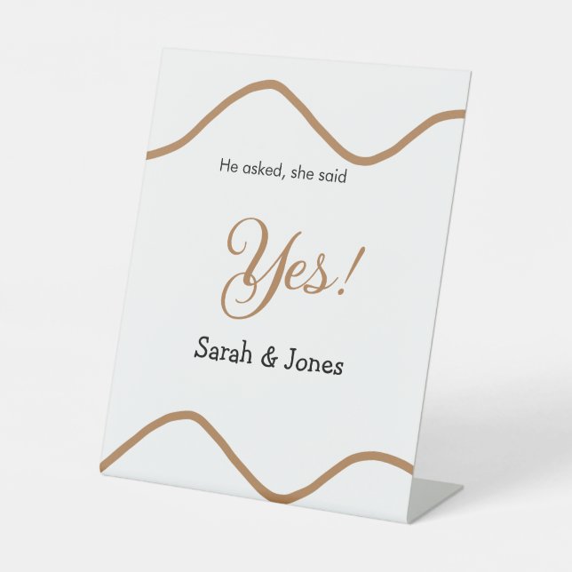 He asked she said yes engagement simple minimal  sockelschild (Vorderseite)