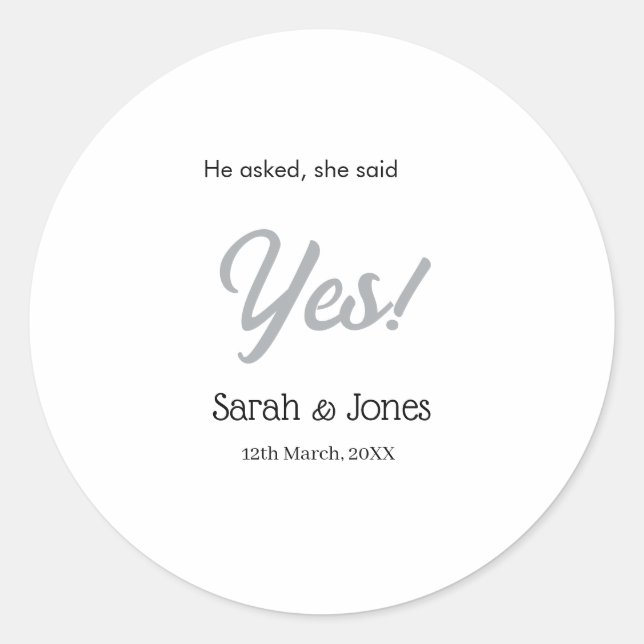 He asked she said yes engagement simple silver dat runder aufkleber (Vorderseite)