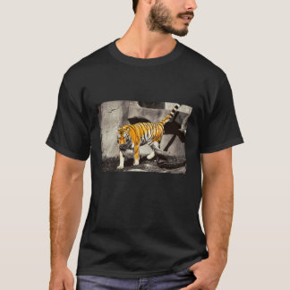 He dort, Tiger! T-Shirt