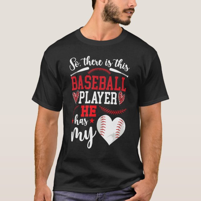 He Has My Heart Baseball Girlfriend Of A Baseball  T-Shirt (Vorderseite)