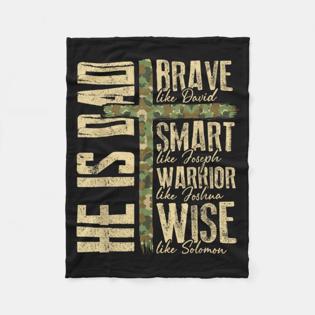 He Is Dad Camo Religious Father's Day Christian Da Fleecedecke (Vorderseite)