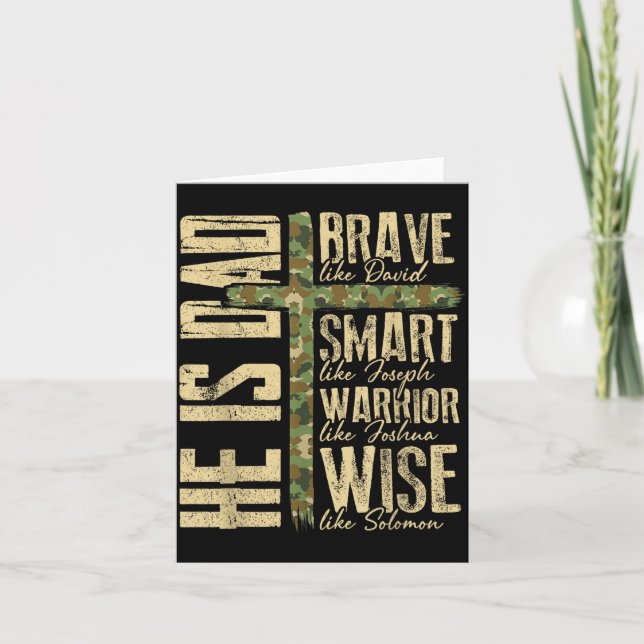 He Is Dad Camo Religious Father's Day Christian Da Karte (Vorderseite)