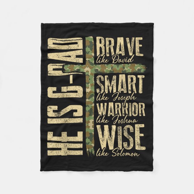 He Is G-dad Camo Religious Father's Day Christian  Fleecedecke (Vorderseite)