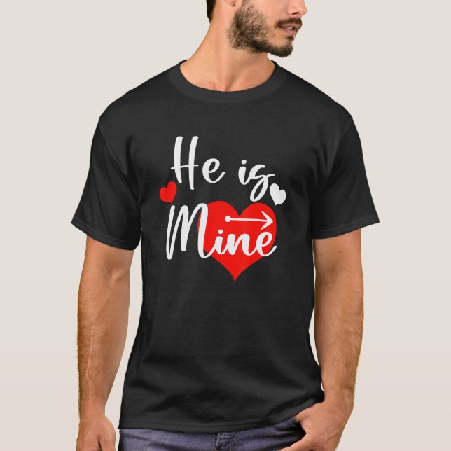 He is Mine Mens She is Mine Matching Couple Valent T-Shirt (Vorderseite)