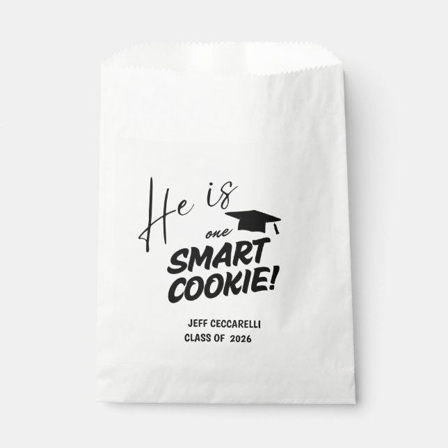 HE is One Smart Cookie Graduation  Geschenktütchen (Vorderseite)