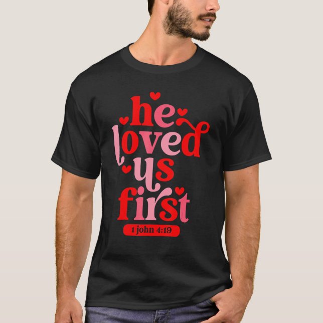 He Loved Us First Bible 1 John 419 Christian Valen T-Shirt (Vorderseite)