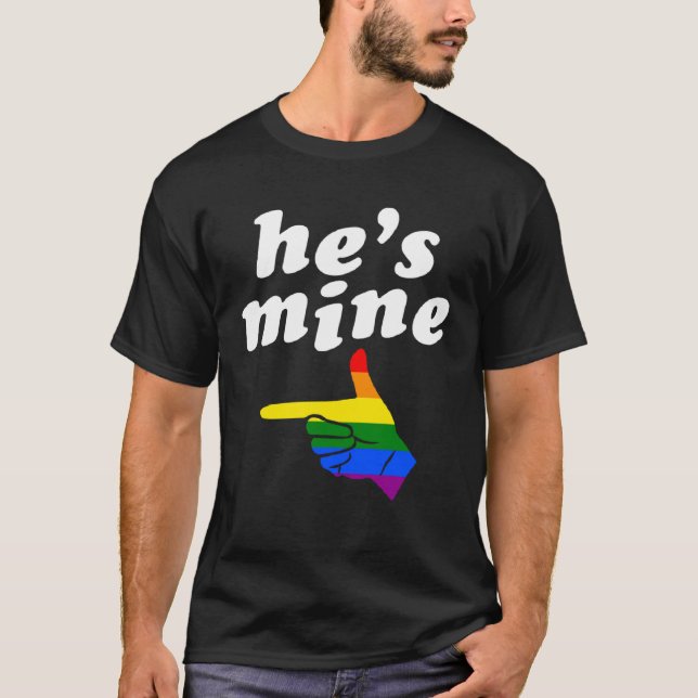 He s Mine Matching Gay Pride Couple Hand Pointing  T-Shirt (Vorderseite)