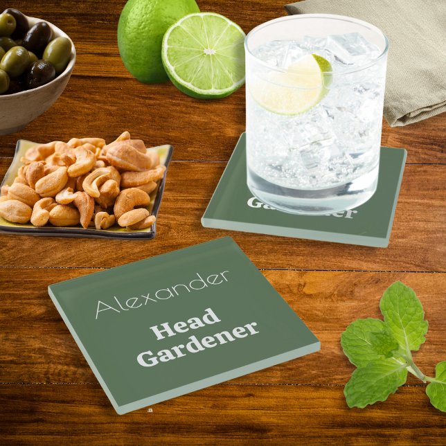 Head Gardener Green Garening Thema Personalisiert Glasuntersetzer (A glass coaster with Head Gardener words, for garden lovers. Personalize with the recipient's name.)