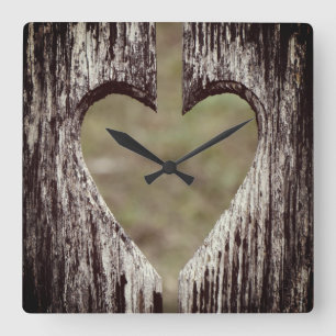 Heart Carved Wood Quadratische Wanduhr
