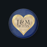 Heart Initials on Navy Blue & Gold Wedding Magnet<br><div class="desc">Dieser benutzerdefinierte Magnet hat Imitate goldenes Folienkreuz über einem glamourösen marineblau-blauen Hintergrund. In der Mitte befinden sich benutzerdefinierte Monogramm-Initialen und ein Beispiel für ein Hochzeitstermin.</div>