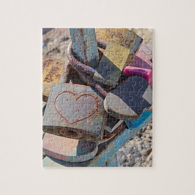 Heart Locks in Greece Puzzle (Vertikal)