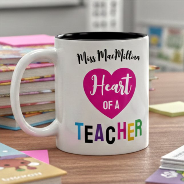 Heart of a Teacher Gift Pink Black Script Zweifarbige Tasse (Von Creator hochgeladen)