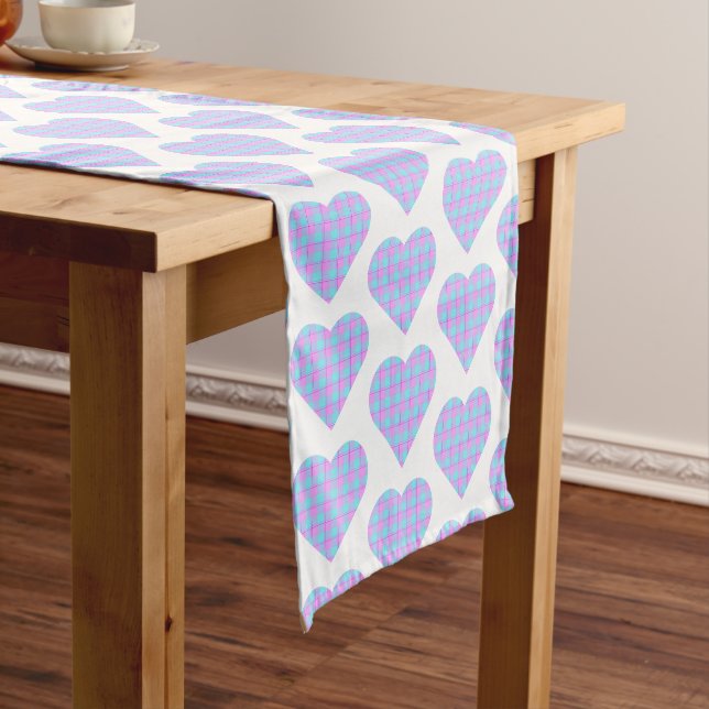 Heart Shaped Plaid Pink Blue Pastel Table Runner Kurzer Tischläufer (Beispiel)