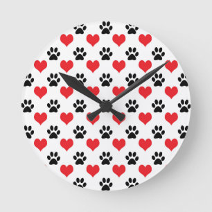 Hearts and paw prints pattern runde wanduhr