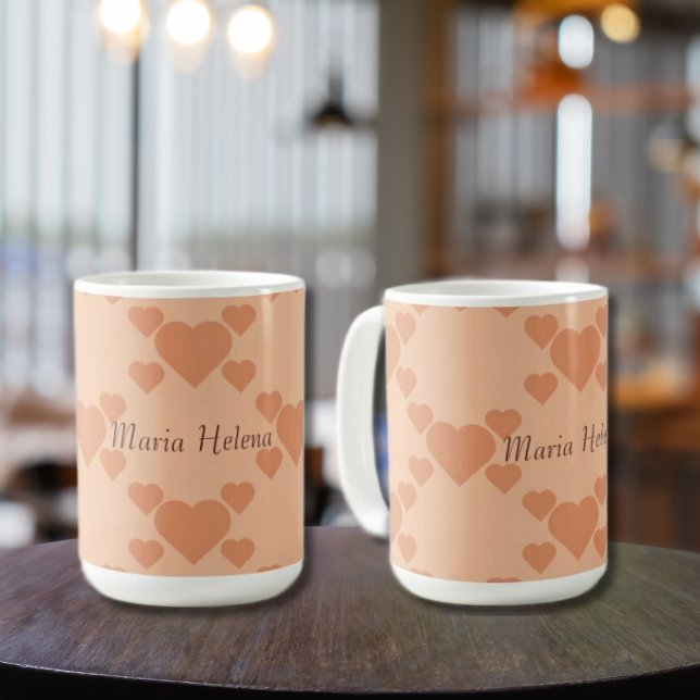 Hearts Peach Fuzz Individuelle Name oder Text Kaffeetasse (Peach Hearts Mug with custom name: Maria Helena. Multilingual Project.)