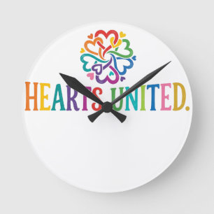 Hearts United – Liebe & Zusammengehörigkeit T-Shir Runde Wanduhr