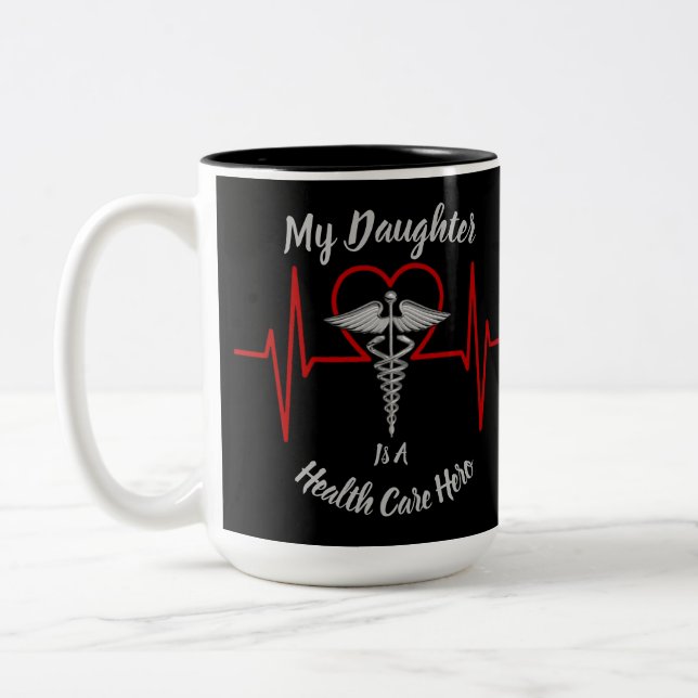 Heath Care Hero Daughter Zweifarbige Tasse (Links)