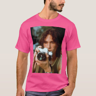 Heath Ledger mit Vintagem Kamera-weißem Hintergrun T-Shirt