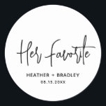 Heather Elegant Schwarz-weiß Minimal Moderne Hochz Runder Aufkleber<br><div class="desc">Moderne Gastgeschenk Hochzeit Aufkleber mit einem einfachen Design mit "Ihr Favorit" in einer eleganten Schrift Typografie, Ihren Namen und Hochzeitstag in einem minimalistischen Sans Serif Schriftart. Alle Designelemente sind schwarz und weiß. Ein elegantes Design für jeden Hochzeitsstil. Diese Sonderaufkleber eignen sich hervorragend zum Anziehen der Lieblings-Süßigkeiten oder Snacks der Braut...</div>