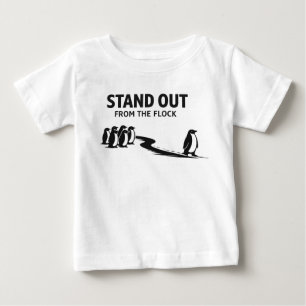 Hebe dich von der Herde ab – Minimaler Pinguin Mot Baby T-shirt