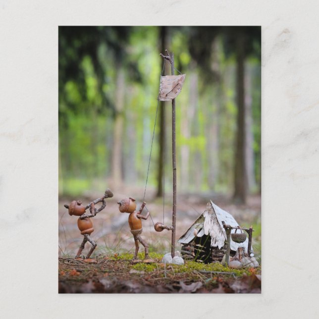 Heben der Flagge im Lager. Summer Camping Postkarte (Vorderseite)