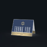 Hebräischer Name Bar Mitzvah Moderne Marine White  Dankeskarte<br><div class="desc">Herzlichen Dank an Familie und Freunde, dass sie Ihre Bar mitzvah Feier mit eleganten, maßgeschneiderten Dankkarten teilen. Alle Formulierungen sind einfach zu personalisieren oder zu löschen. Wenn Sie lieber Hand schreiben Sie Ihre Nachricht von Dankeschön, löschen Sie einfach den Beispieltext. Dieses blaue, weiße und goldfarbene Template Design zeichnet sich durch...</div>