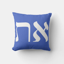 Hebrew Aleph Tav White über Sky Blue Kissen