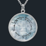 Hebrew Shema Israel Judengebet Torah/Bibel Sterling Silberkette<br><div class="desc">Eines der beiden wichtigsten Gebete im Judentum beginnt mit den Worten: "Hören Sie, Israel, Adonai ist unser Gott, Adonai ist eins" (Deuteronomie 6:4). Ein inspirierend Design und eine schöne Dekoration für jüdische Räume. Im hebräischen Original wird Gottes Name aus Respekt vor seiner Heiligkeit mit einer leichten Änderung (Buchstaben statt ihm)...</div>