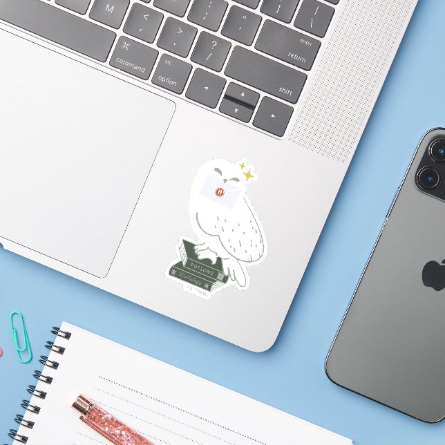 Hedwig mit Brief Whimsical-Zeichnung Aufkleber (Laptop mit iPhone)