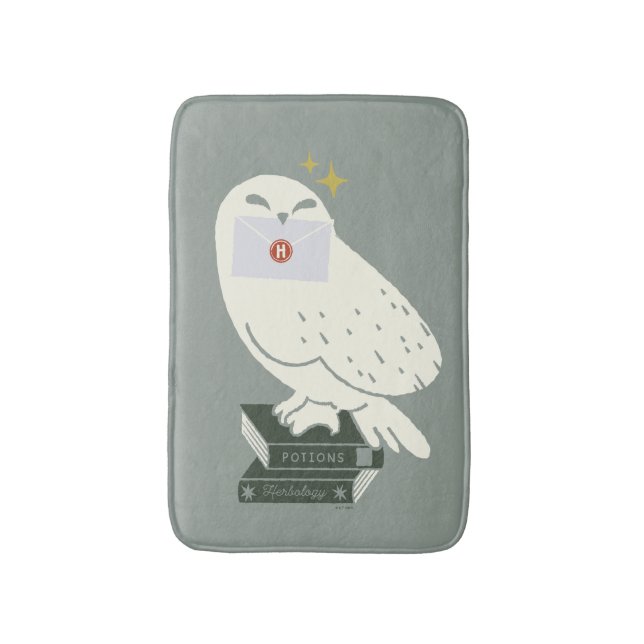 Hedwig mit Brief Whimsical-Zeichnung Badematte (Vorderseite Vertikal)