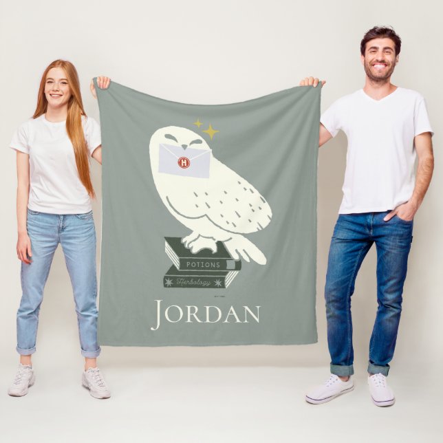 Hedwig mit Brief Whimsical-Zeichnung Fleecedecke (Beispiel)