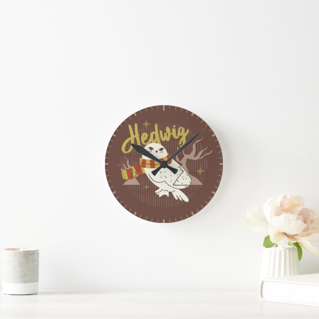 Hedwig Whimsical Forest Drawing Runde Wanduhr (Zuhause)