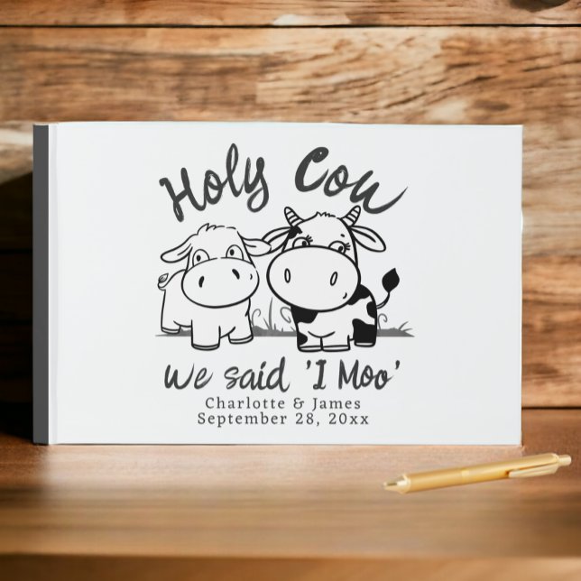 Heilige Kuh, wir sagten, ich sei Personalisiert Gästebuch (Holy Cow We Said I Moo Personalized Guest Book from Ricaso. Whimsical cute cattle couple, add names)