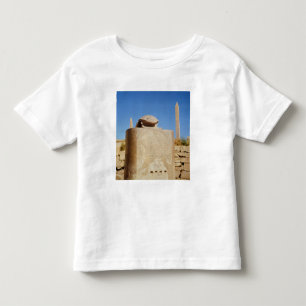 Heilige Scarabäusstatue im Tempel von Amun Kleinkind T-shirt