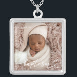 Heilige Taufe Elegantes Foto Modernes Chic Heart B Versilberte Kette<br><div class="desc">Dieses einfache und moderne Design besteht aus Serifentypografie und fügen Sie ein individuelles Foto,  den Namen des Babys und Monat und Jahr der Taufe</div>