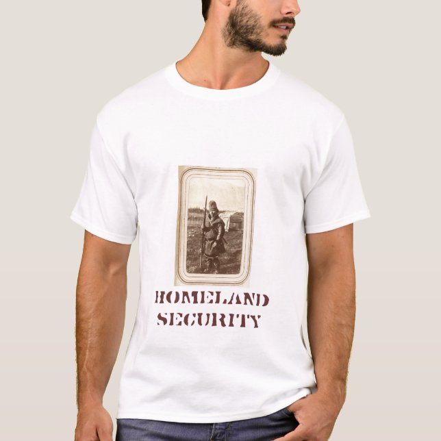 Heimat-Sicherheit (seit 1050 an hinter) T-Shirt (Vorderseite)