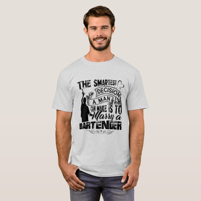 Heiraten Sie ein Barkeeper-T-Shirt T-Shirt (Vorne ganz)