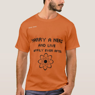 Heiraten Sie einen Nerd und leben Sie glücklich bi T-Shirt