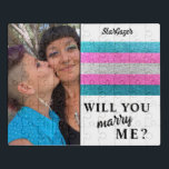 Heiraten Sie mir LGBTQ Trans Wedding Vorschlag Puzzle<br><div class="desc">Aktualisieren Sie die Textvorlage auf Ihren demnächst zu erwartenden Verlobte-Namen. Fügen Sie ein beliebtes Foto und voila! Puzzle Hochzeitsvorschlag! Imitate Glitzer LGBTQ Fahne repräsentiert Sie stolzen,  queen Lebensstil. Erhältlich in anderen Stilrichtungen und anderen funkelnd Farben.</div>
