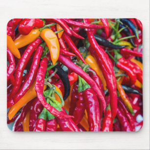 Heiße Chili Paprika auf dem Bauernmarkt in Madison Mousepad